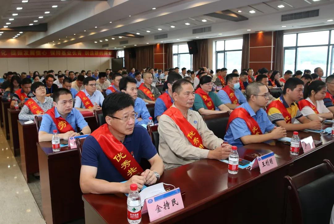 游艇会yth0008举行庆祝建党99周年、  建厂70周年暨先进表彰大会(图3)
